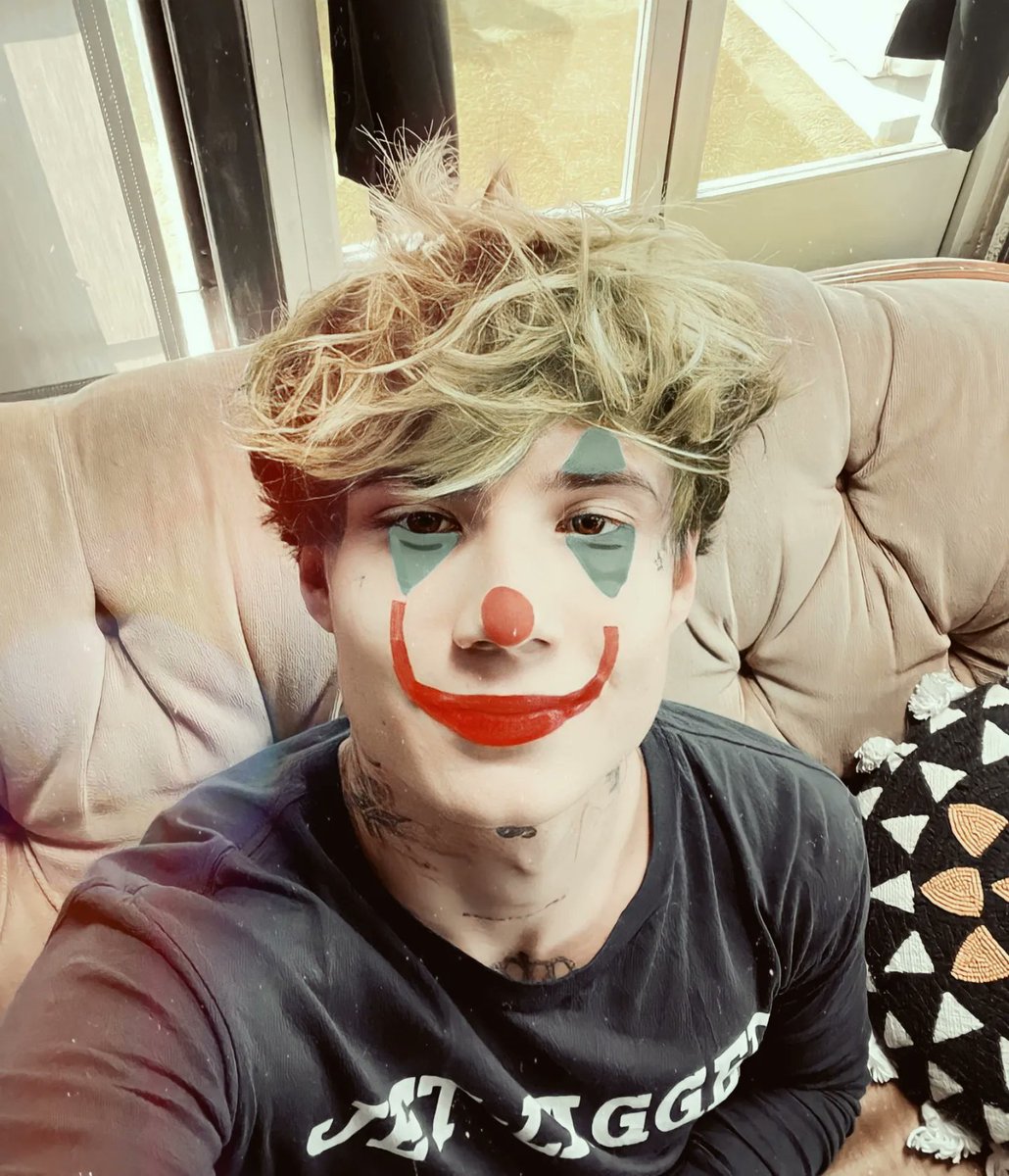 jxdnhosslerrx's tweet image. Halloween soon 🎃💀 @AmyDenaeHossler @JadenHossler