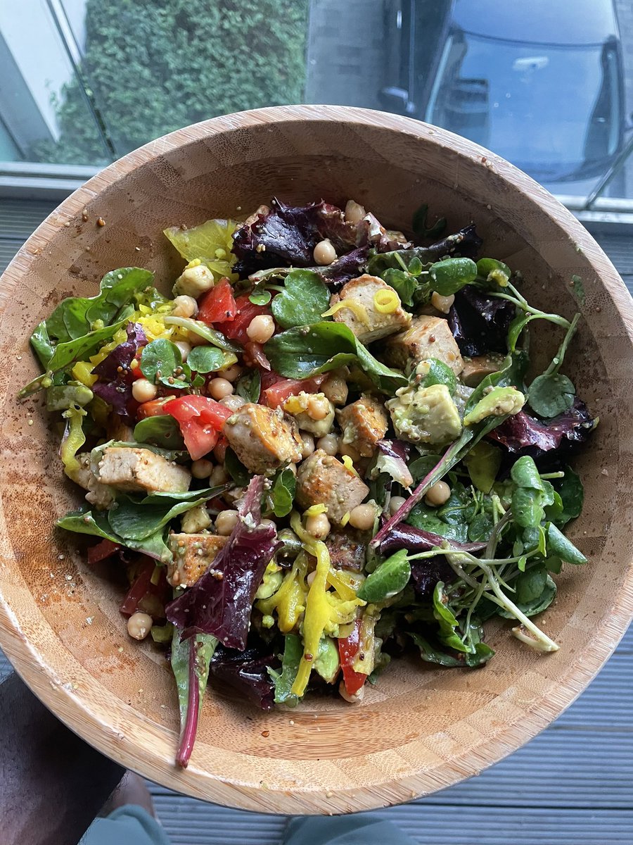 Your salads don’t have to be boring: — Add bitter greens (arugula my top choice) - Put 1 or 2 plant protein sources in there (tempeh/tofu, chickpeas, beans, lentils) - A source of fat (avocado, tahini) - Add ferments (sauerkraut, kimchi) - Make a homemade dressing Good to go 👍🏿