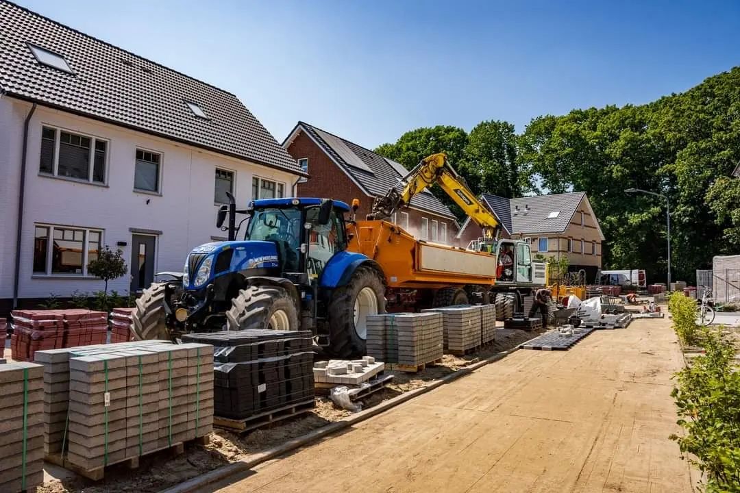 BouwendNL's tweet photo. Het weekend staat weer voor de deur. De afgelopen tijd is er in de bouw en infra weer lekker gewerkt! 🤩 Dank Aannemer Goudriaan, Bredabouwt, Schapers Oome en Social Possibility voor de foto'! Ook een feature? Tag #debouwmaakthet! https://t.co/tAml9oGIlC