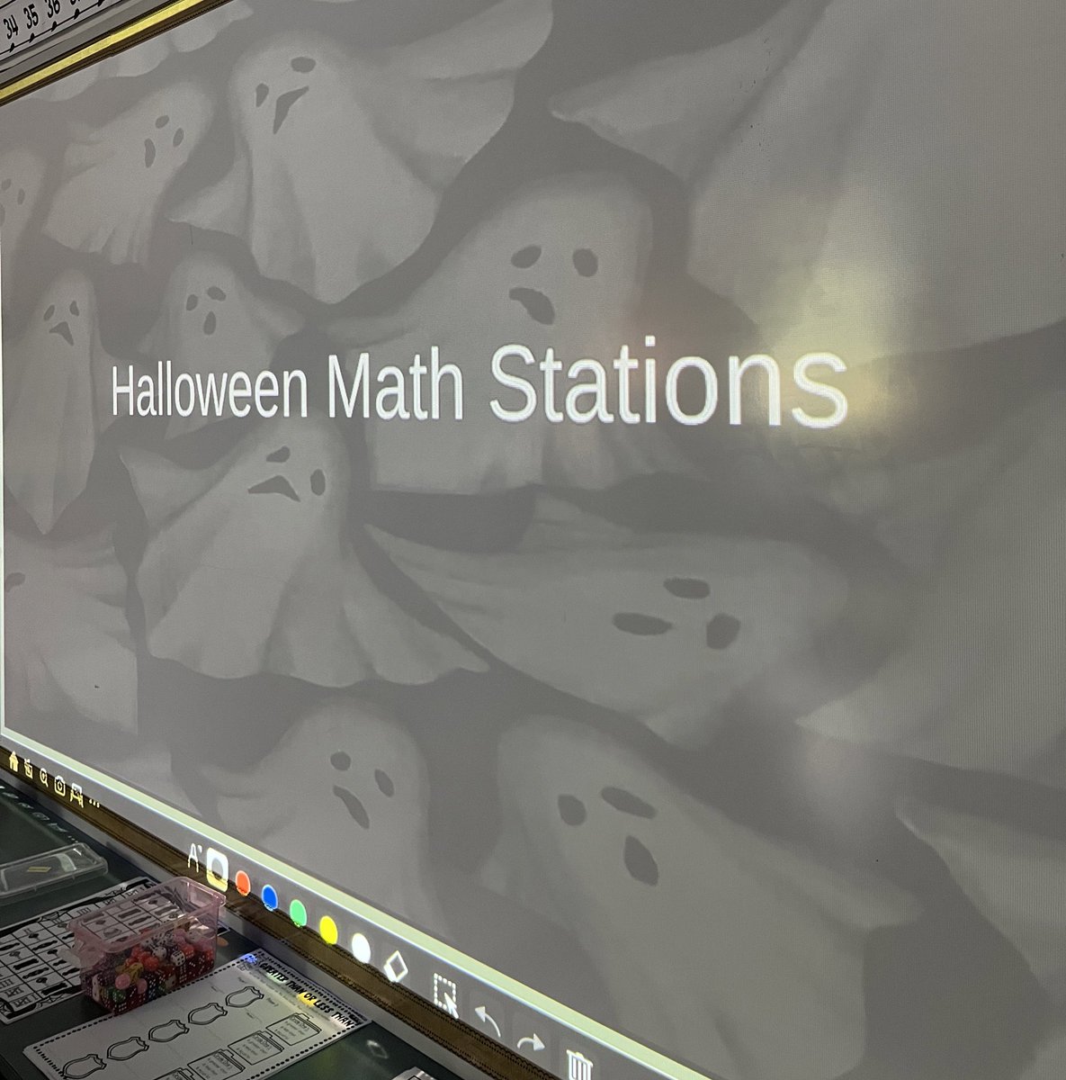 Miss_MillerOCSB's tweet image. Such great collaboration in 2/3 this morning 👏🏾  

#SpookyMath #MONmoments