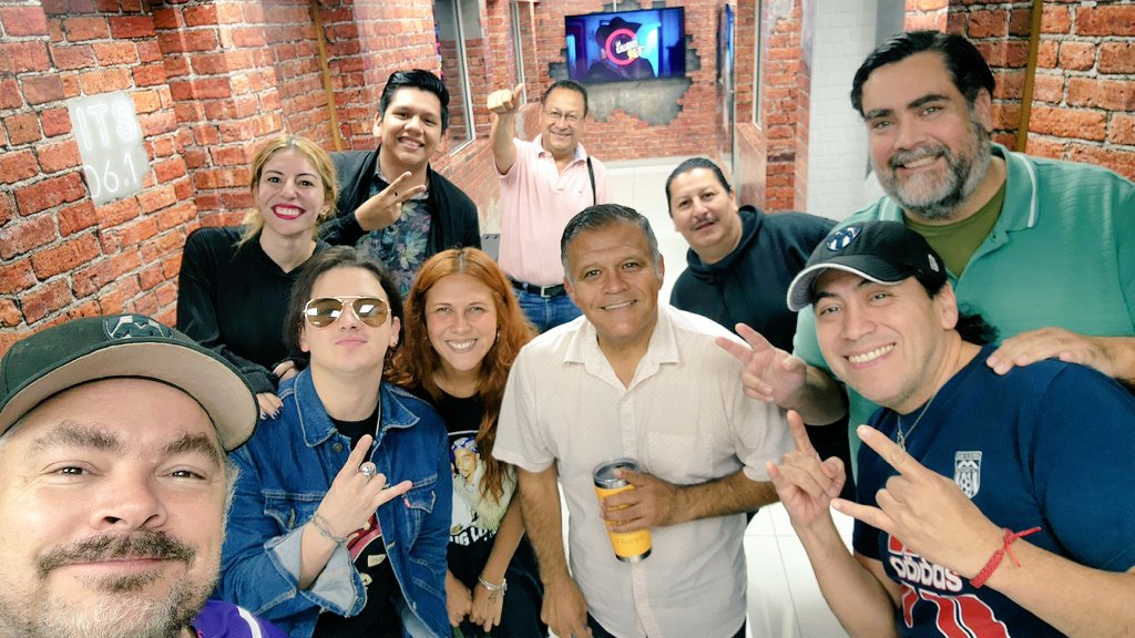 JRPalaciosChapa's tweet photo. Los del turno de la mañana les mandamos muchos saludos.
Que tengan un Gran Fin De Semana.
#Viernes
#FelizViernes
#Classic1069
#StereoHits
#RGLaDeportiva https://t.co/oQ57TJxlDp