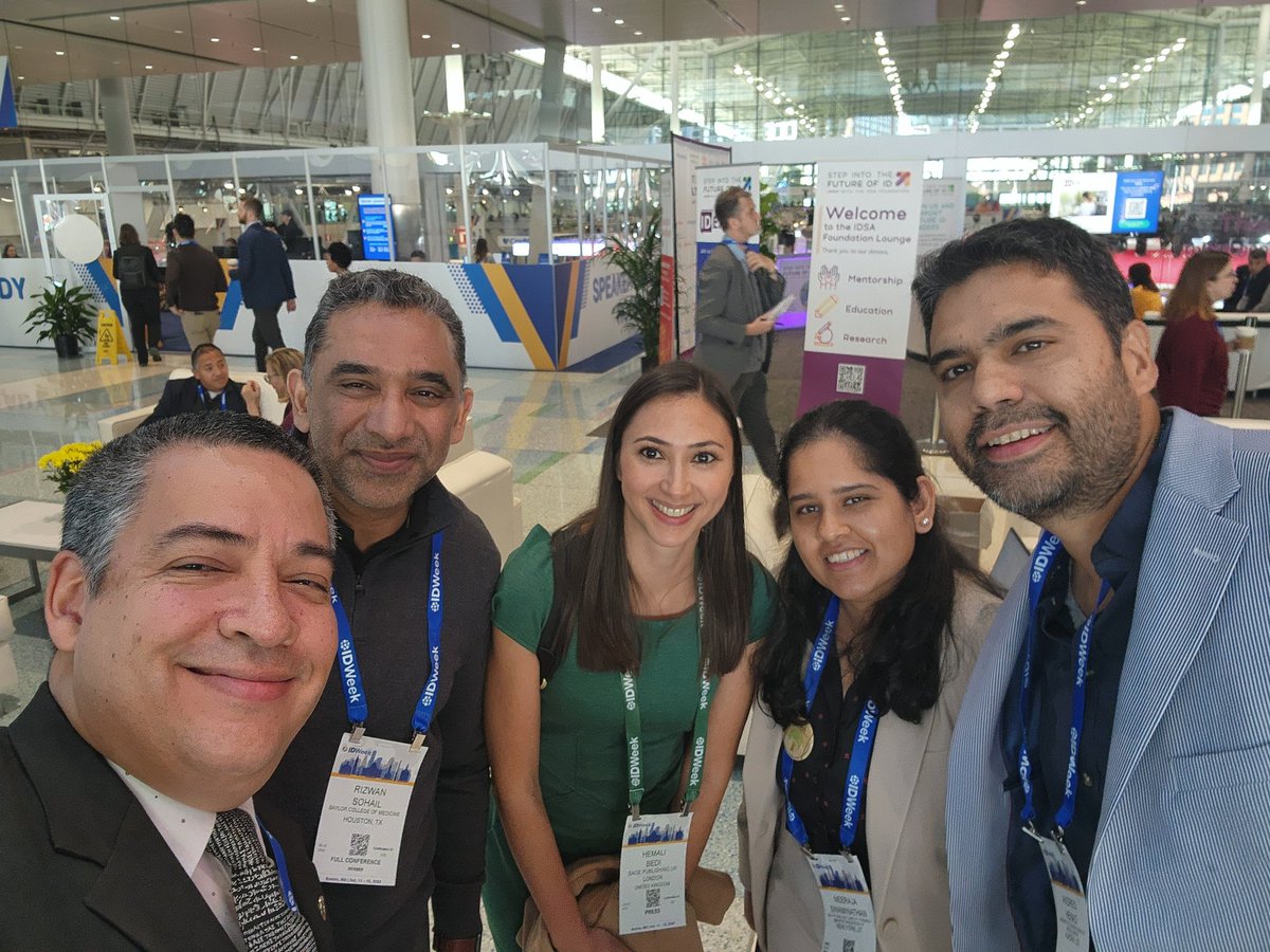 Collaborative insights shared at #IDweek2023 editorial meetup with @andhen25 @RizwanSohailMD @DrAJRodriguezM! 🤝 Eagerly anticipating more submissions to fuel the expansion of TAInfDis. Join us in advancing impactful research! 🚀