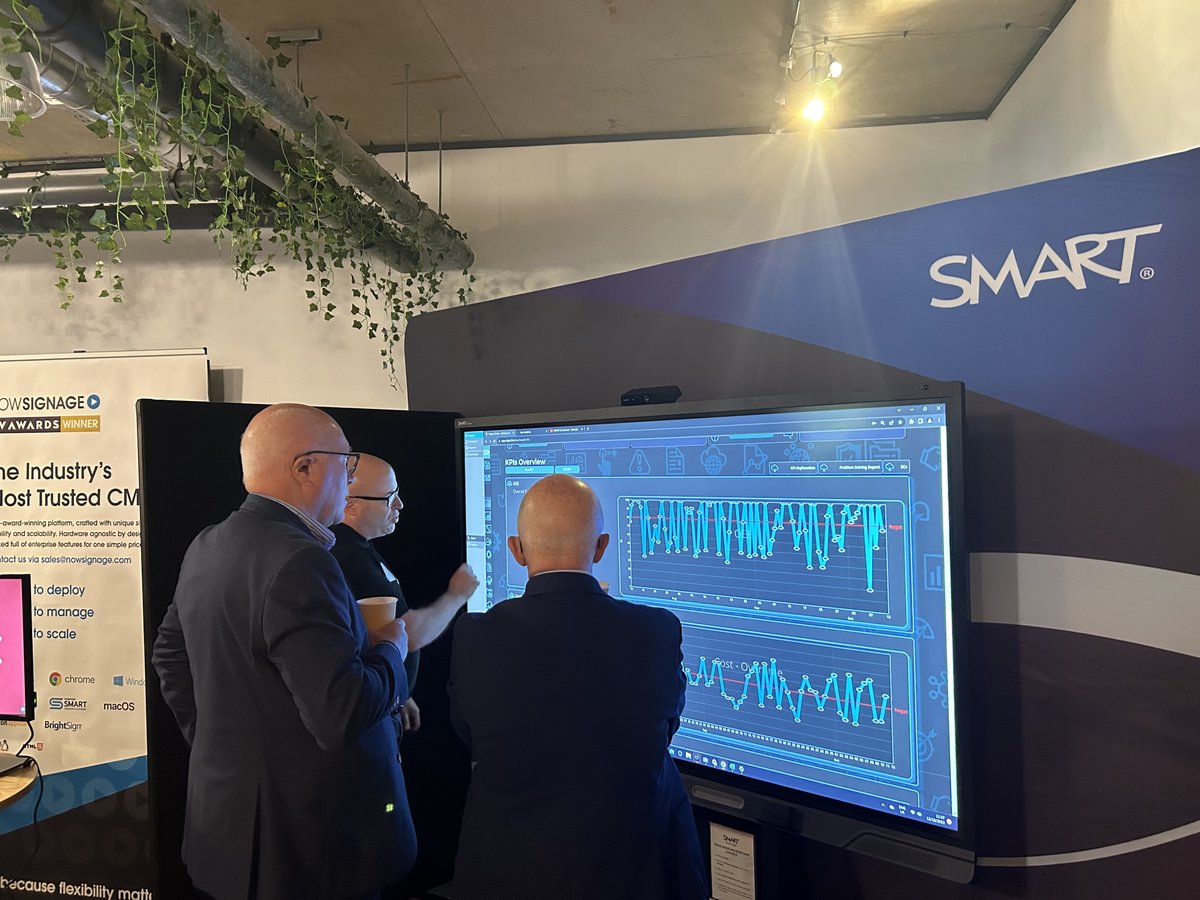RapidTechToday's tweet photo. 🙌 Some photos from the SMART stand at our #backtotheoffice technology show yesterday. A big thanks to Colin Birchall for coming along to represent
@SMART_Tech and for showing guests all the latest and greatest features of the SMART QX Pro Series display! #smartqx #smartteamworks https://t.co/gnghc3gf8z