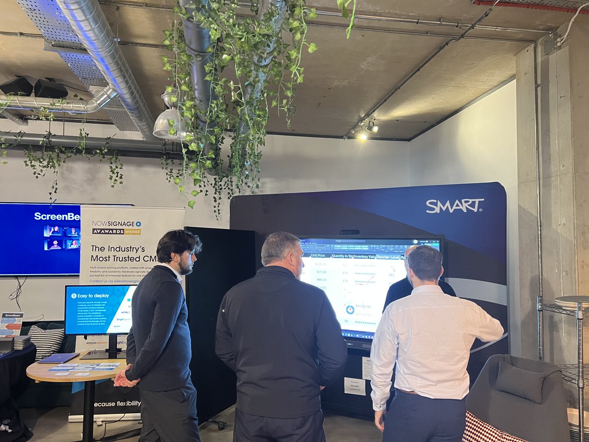 RapidTechToday's tweet photo. 🙌 Some photos from the SMART stand at our #backtotheoffice technology show yesterday. A big thanks to Colin Birchall for coming along to represent
@SMART_Tech and for showing guests all the latest and greatest features of the SMART QX Pro Series display! #smartqx #smartteamworks https://t.co/gnghc3gf8z