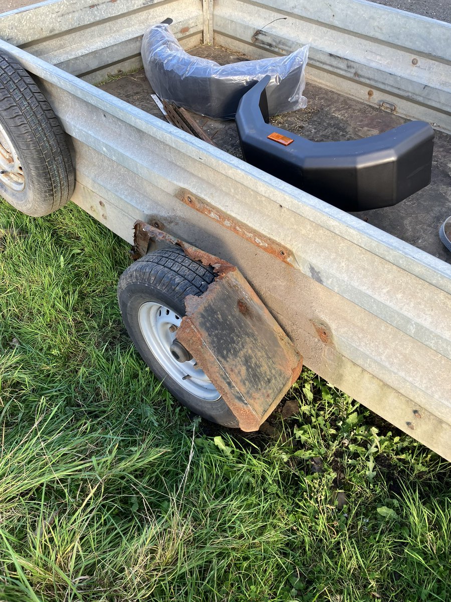 Just because it looked like it would take your weight doesn’t necessarily mean it will… Never mind the fact it isn’t a bloody step. All said in my head while smiling sweetly to my colleague.