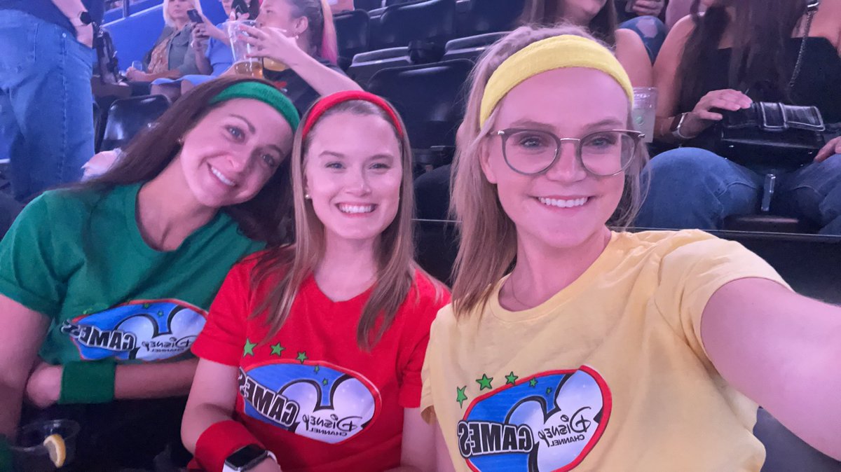 tabsjones23's tweet photo. Last Night in Tampa was Unforgettable! Thank you @jonasbrothers for being the highlight of my week. https://t.co/cdHKn4RHST