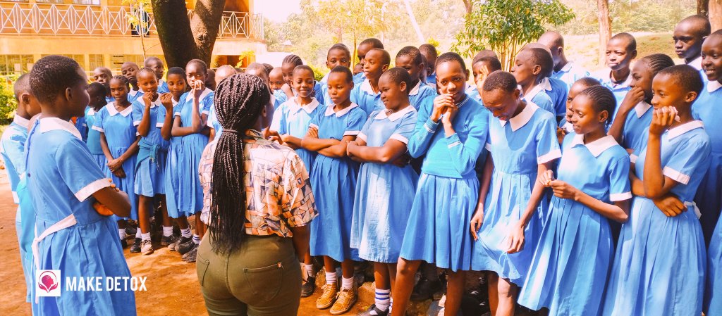 akwii_m's tweet image. We conducted an awareness promotion activity in Bondeni Primary School, educating the pupils on how to seek help and ending stigma in the journey to better mental health. #seekinghelp #endingstigma #MentalHealthAwarenessDay