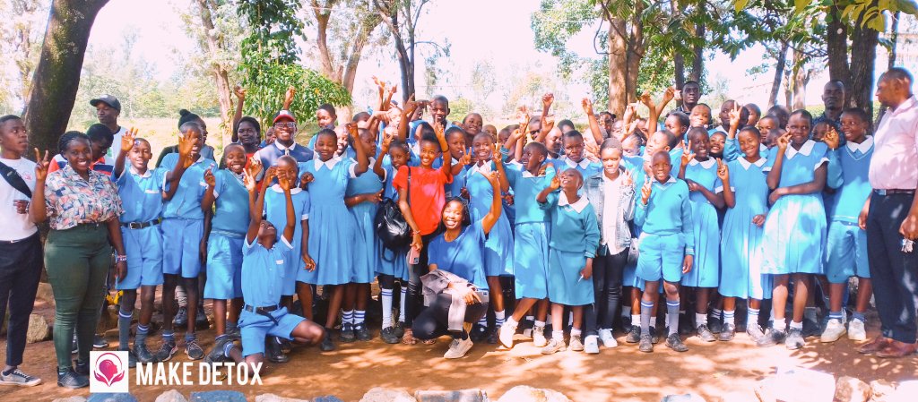 akwii_m's tweet image. We conducted an awareness promotion activity in Bondeni Primary School, educating the pupils on how to seek help and ending stigma in the journey to better mental health. #seekinghelp #endingstigma #MentalHealthAwarenessDay