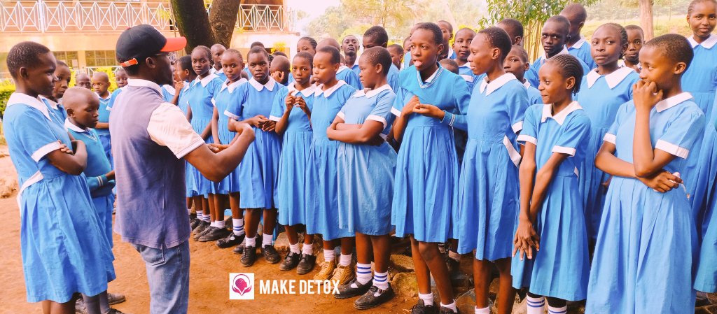 akwii_m's tweet image. We conducted an awareness promotion activity in Bondeni Primary School, educating the pupils on how to seek help and ending stigma in the journey to better mental health. #seekinghelp #endingstigma #MentalHealthAwarenessDay