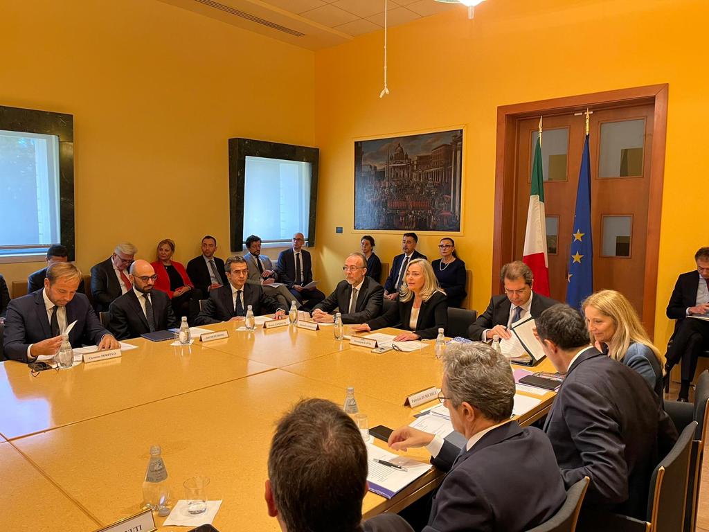 ✔️Boosting 🇮🇹🇺🇸 trade + investments ✔️Leveraging our diaspora to fuel our soft power, public/cultural diplomacy ✔️Partnering in science, innovation, tech Ambitious goals for our #SistemaItalia: our consulates, cultural & trade offices and all Italian agencies in the US.