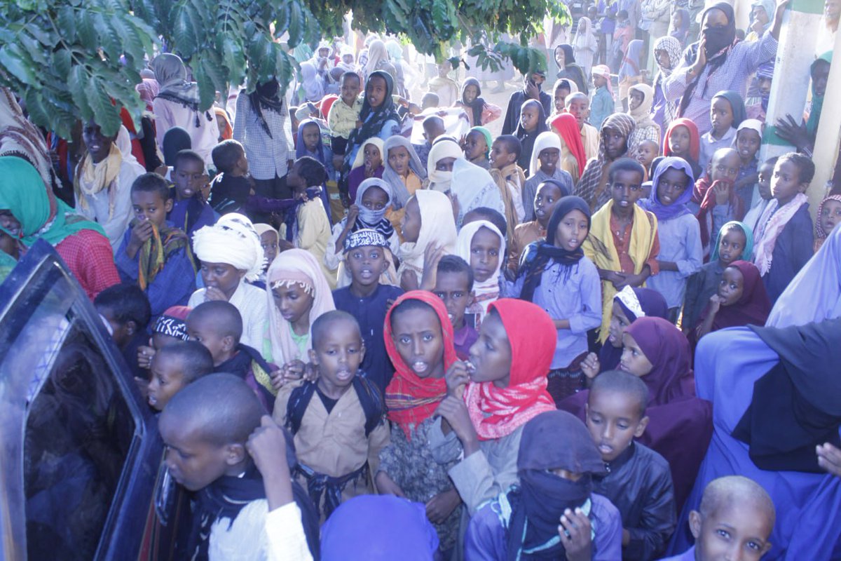 Mogadishu_News's tweet photo. Thousands of protesters gathered in the #AlShabaab controlled town of #Kunyobarrow, lower shabelle region, to show solidarity with #Palestine and protest against #Israel aggression on civilians. #PalestineUnderAttack https://t.co/SLRnqSZM8e