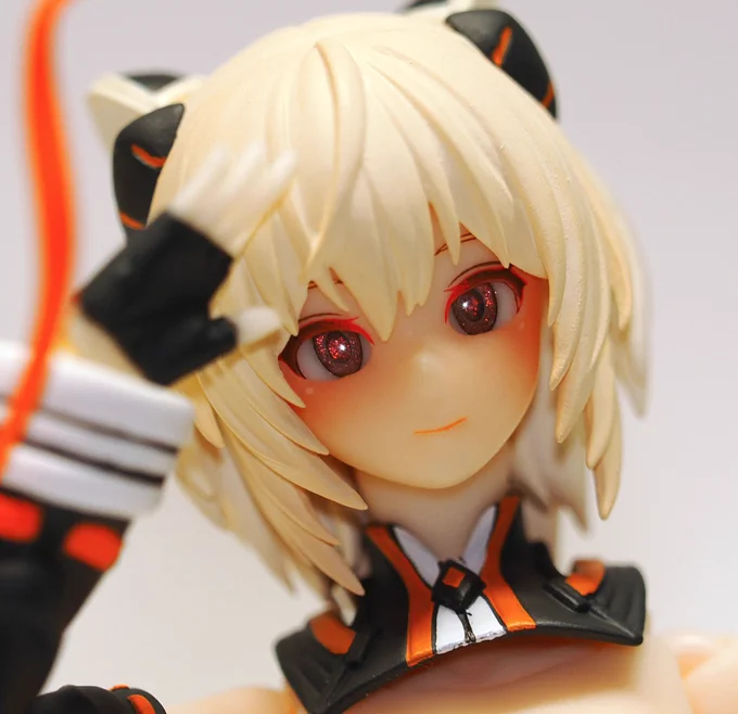 今回はちょっと浮気して、SAT()さんのドールアイ初導入。初見は奇麗なオレンジかな、と思ったのですが「カメレオンオレンジパープル」の名の通り入射角で光の見え方が変わるのが良い〜。 