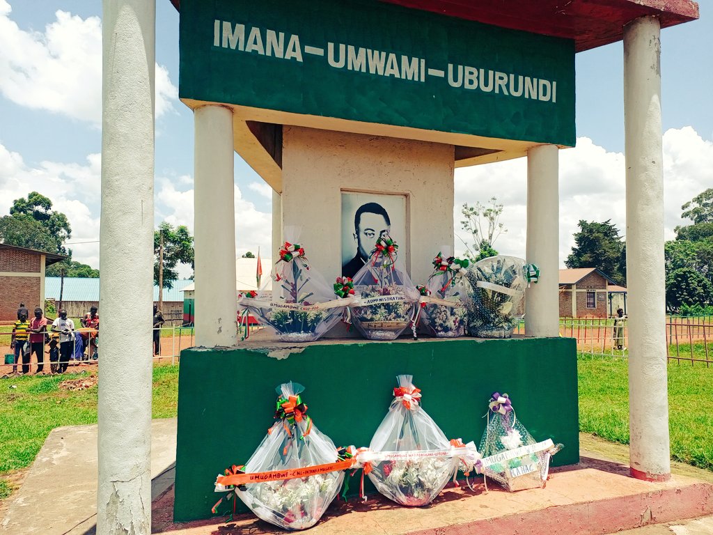 KayumbaLaurent's tweet photo. #Burundi ce vendredi 13-10-2023, la population de la @MuyingaCommune s'est jointe  à tous les burundais pour commémorer la 62ème anniversaire de l'assassinat du Prince Louis RWAGASORE. @MuyingaProvince  @MininterInfosBi @KwaNtare . https://t.co/lIcF57HK7I