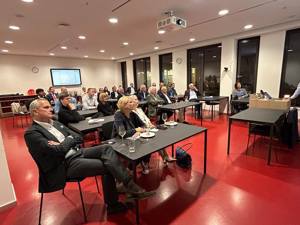 HarvardClubRM's tweet photo. Ein spannender Vortrag von Prof. Dr. @philippsandner von der @FrankfurtSchool zum Thema „Bitcoin, Ethereum und Web 3.0“. Eine angeregte Diskussion beleuchtete unter anderem die Frage „Wie fälschungssicher sind Bitcoin und Ethereum?“. #bitcoin #crypto #ethereum #frankfurt https://t.co/6dSiyHeVUa