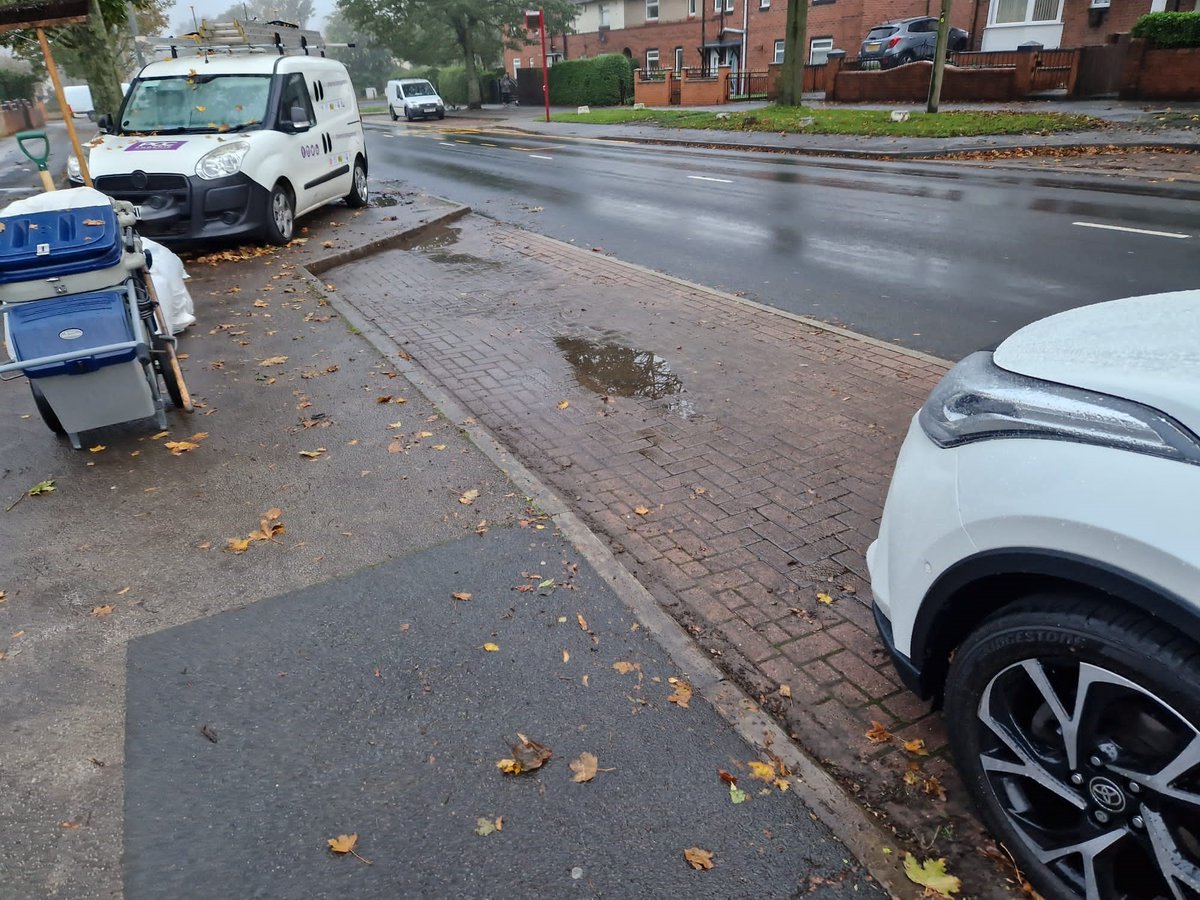 Clean_Leeds's tweet photo. A big #Thankyou once again to Ryan working around #LS11 & #LS10 helping to keep the area #Clean and #Safe for the #Community @James_A_Rogers @LeedsCC_News @LeedsCC_People #lovewhereyoulive #ALAW #cleanleeds #environmentalawareness @SaferLeeds #1manandhisbarrow https://t.co/cKaAintgbU