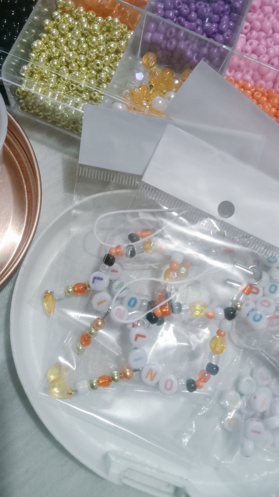 _minh0n3y's tweet photo. hi stays!! i'll be giving chan and lino mini beaded keychains for @allforskzph 's minchan cse 🤍 at hubstop cafe 
•like&amp;rt
•subscribe to minfilms on yt
•follow(optional) for updates
see you everyoneee!! ~~ https://t.co/Fi5rTq1fB2