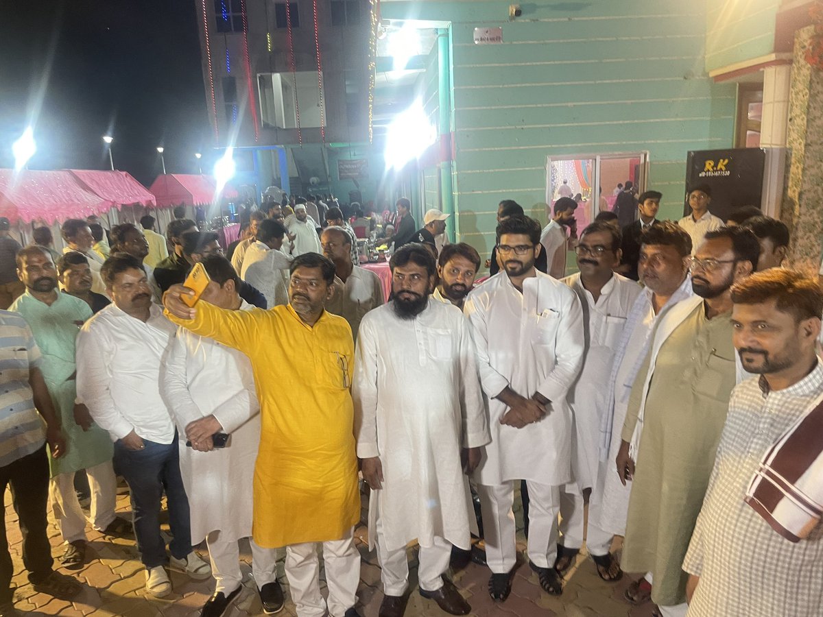 princerajpaswan's tweet photo. रालोजपा खगड़िया जिला अध्यक्ष जनाब मो० मासूम साहब की सुपुत्री डॉ नाज़िया परवीन जी के निकाह में शामिल होकर बधाई एवं शुभकामनाएँ दिये। https://t.co/MeXyrYLRZ4