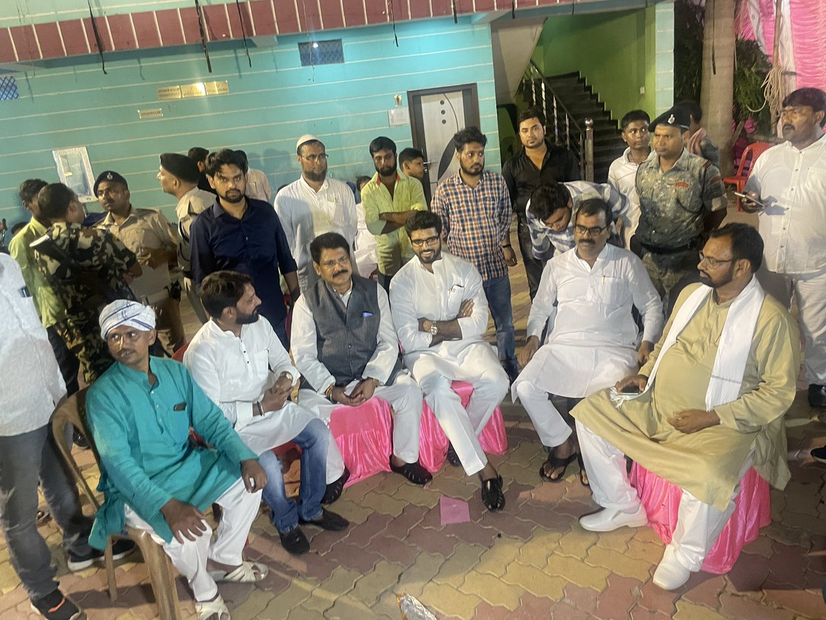 princerajpaswan's tweet photo. रालोजपा खगड़िया जिला अध्यक्ष जनाब मो० मासूम साहब की सुपुत्री डॉ नाज़िया परवीन जी के निकाह में शामिल होकर बधाई एवं शुभकामनाएँ दिये। https://t.co/MeXyrYLRZ4
