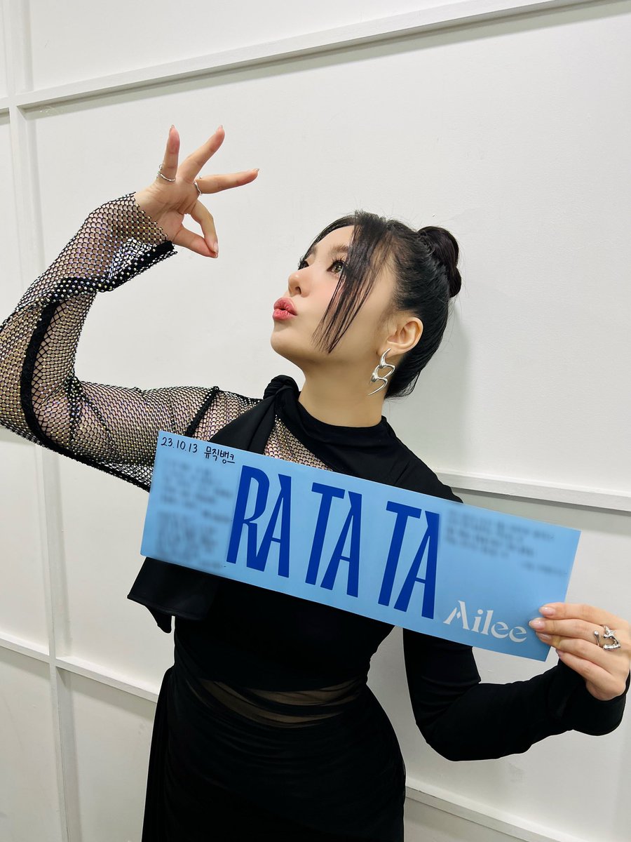 itzailee's tweet photo. [📸]
231013 | #KBS #뮤직뱅크

사전녹화부터 생방송까지 우리 에일리언 고마워요🥰
라!타!타! 외치는 에일리언들 귀여워✨
내일 쇼!음악중심도 함께해요!😆

#에일리 #Ailee #RATATA https://t.co/PBOQxEKt2m