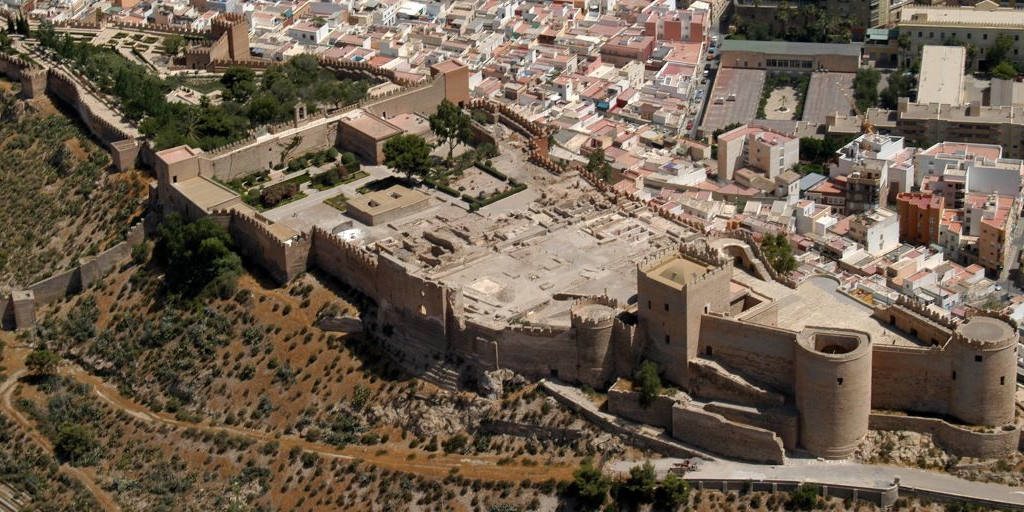 ServiciosAND's tweet photo. 🎉Llega el fin de semana‼
Momento ideal para disfrutar de la #cultura en #Andalucía
🏦19 #museos
🏺6 conjuntos arqueológicos
🕌2 conjuntos monumentales
Visítalos 👉https://t.co/HldMJqJz1d https://t.co/jnKpzTMXXd