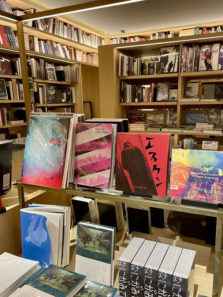 masanori_kamide's tweet photo. 銀座の蔦屋書店でも取り扱いが始まりました。
写真集「S-KEN Punk Old Dicks」
⭐️写真展は10/22(日)まで。
#superlabo
#sken
#masanorikamide
#写真展
#写真集
#蔦屋書店 https://t.co/lpLUwFqM1n