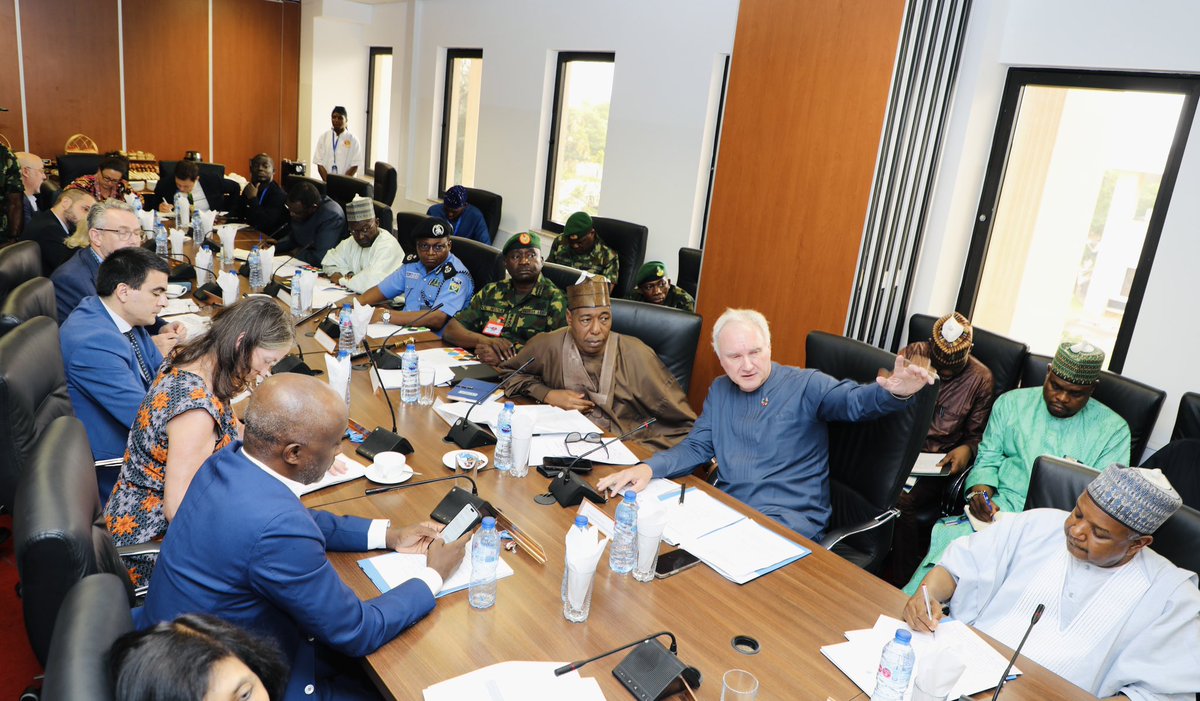 UNDPNigeria's tweet photo. 📣Significant strides made at the launch of the inaugural board of #OneUNOffer in support of the #BornoModel for mass exits. The community based approach will support @GovBorno to manage 140,000+ former associates & families in:
▪️Reintegration
▪️Social cohesion
▪️Reconciliation https://t.co/a1DLo0llFO