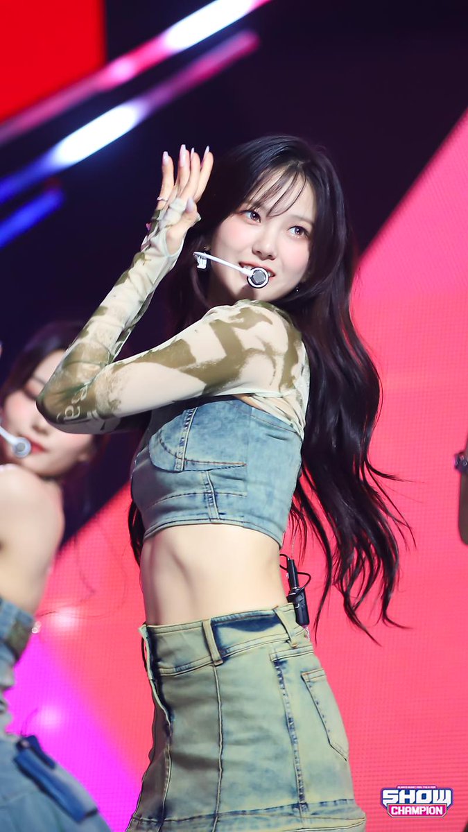 YUJINFEED's tweet photo. #YUJIN for show champion https://t.co/acP8q4OkHa