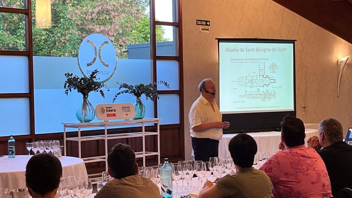 🍷✨ Borgoña: donde habitan el misterio y la pasión ✨🍇
Algunas de las imágenes de la Cata de vinos de Borgoña, jornada organizada junto con <a href="/hostnavarra/">AEHN Hostelería Navarra</a> dentro del programa #Lidera de <a href="/empleo_na/">Empleo - Lansare</a> 
🍇❤️