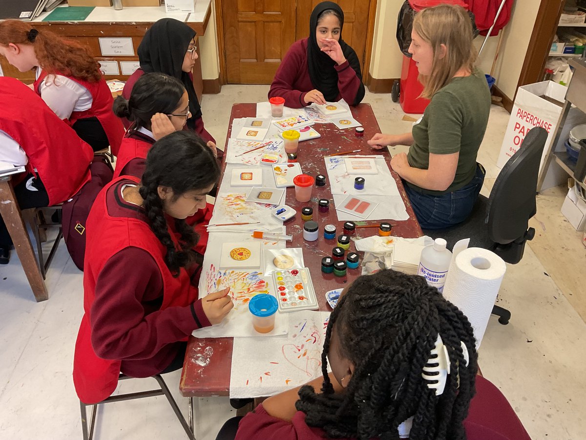 BSGDArt's tweet photo. We  all  had  a  go  at  painting  a  fav  food  similar  to our  visiting  artist  Joel Penkman… #BSGDArt #BSGDcreate #BSGDYr12
@BoltonSch https://t.co/uw0ggCTU5n