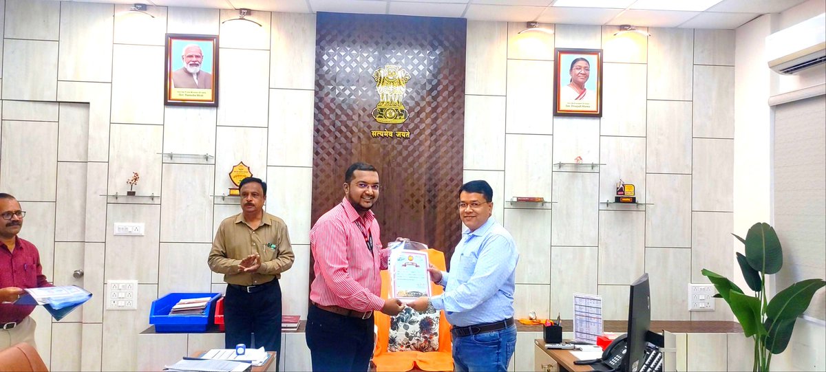 Ashfaque_SUR's tweet photo. Today on 13.10.2023 Awarded by Hon'ble ADRM Solapur, Central Railway Shri. Shailendra Singh Parihar sir for 2nd prize winner in official language competition of India. https://t.co/dqU6gkNrpG