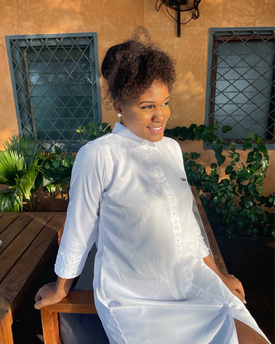 9ette_'s tweet photo. #9etteBebe in white has returned  just in time for the upcoming festive season. 

Don't miss your chance to acquire this elegant maxi dress embellished with rhinestones and pearls – it's the epitome of simplicity and class.

Available sizes: US6-22
🏷️Ghc555 https://t.co/VObe8czQjt