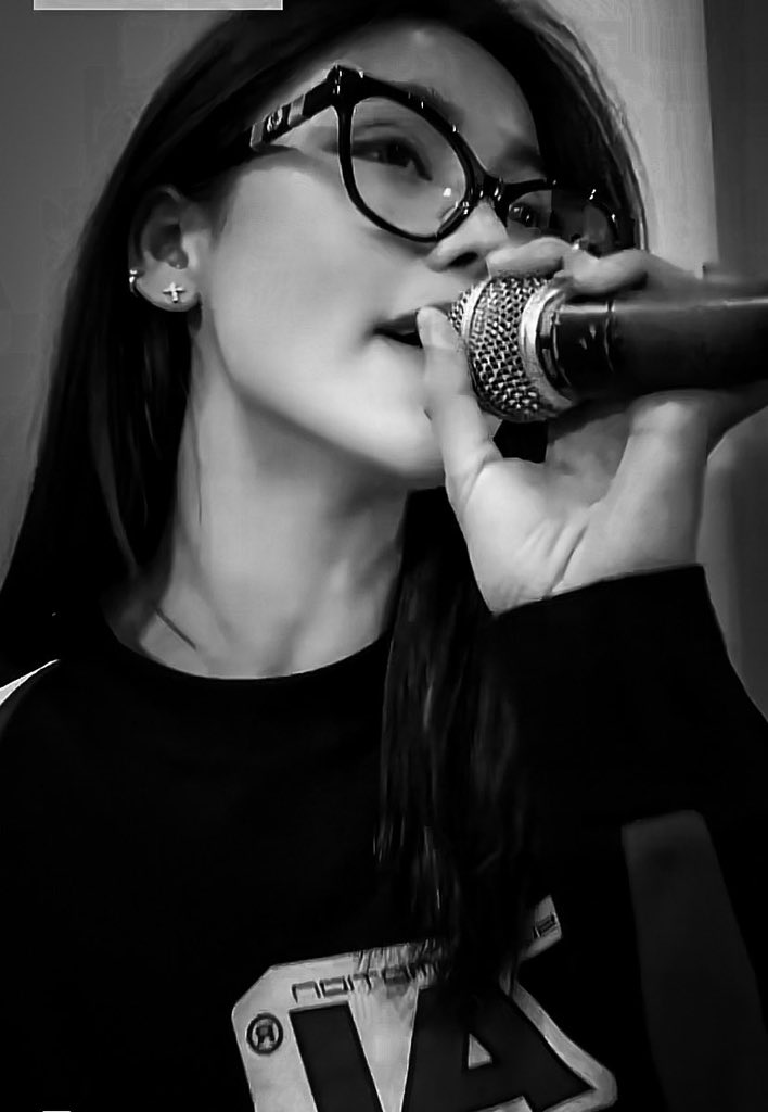 money_peso's tweet photo. โหเจอโทนสีขาวดำ แล้วจับไมค์ร้องเพลง ตายๆๆหล่อไม่ไหว

BEST PART13 OF ENGFA
#อิงฟ้ามหาชน #EngfaWaraha 
@EWaraha https://t.co/b0N4VePCrl
