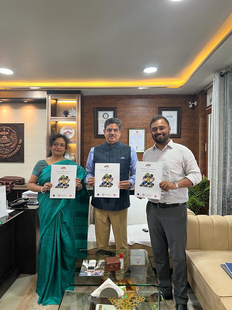 LUMBA_Lucknow's tweet photo. Report of the first project under 'The Bharat Lab,' on 'Youth Time Habits in UP,' unveiled by Prof. Alok Kumar Rai, Honourable Vice Chancellor, University of Lucknow in the presence of Mr. Divyanshu Bhadauria Chief Strategy Officer, Rediffusion today! #BharatLab @sangeeta_hr https://t.co/m4CEWif2qi