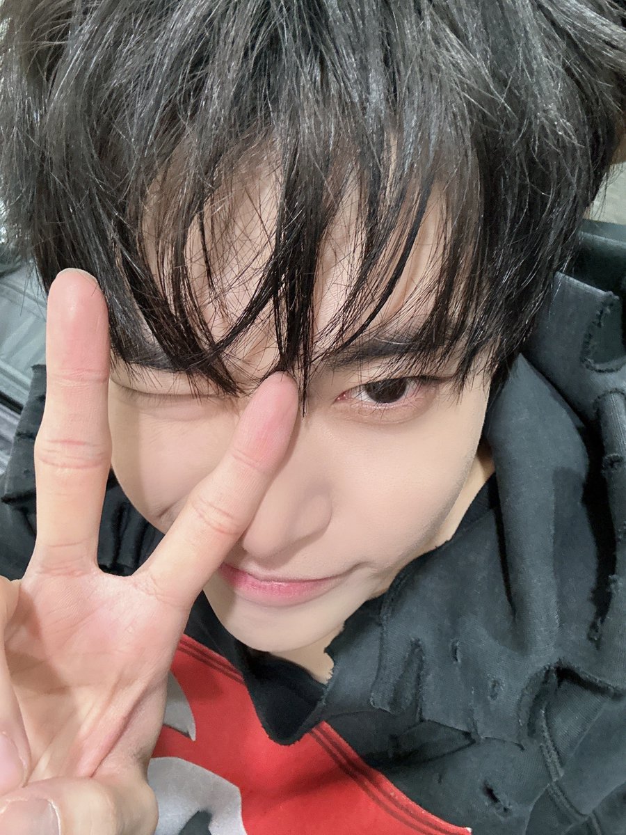 NCTsmtown_127's tweet photo. 오늘의 뮤뱅 너무너무 좋았는데
일등까지 흐엉
시즈니 너무 고마오요오오옹 ㅣ

-도영

#DOYOUNG #FactCheck2ndWin 
#NCT127 #FactCheck #不可思議
#NCT127_FactCheck
#NCT127_FactCheck_불가사의
#FactCheck_불가사의_不可思議 https://t.co/wBhOv6cldd