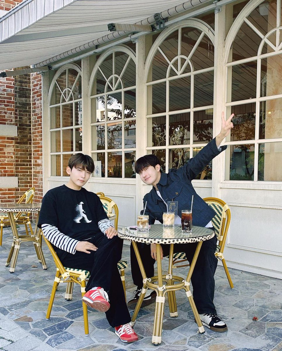 Eunhae0404_1510's tweet image. 231013  Zhoumi IG updated with
Ryeowook 

"Our Tea Time ☕ ️ delicious 👍"
#Ryeowook #zhoumi #SJM #𝐅𝐨𝐫𝐞𝐬𝐭𝐅𝐨𝐫𝐑𝐞𝐬𝐭