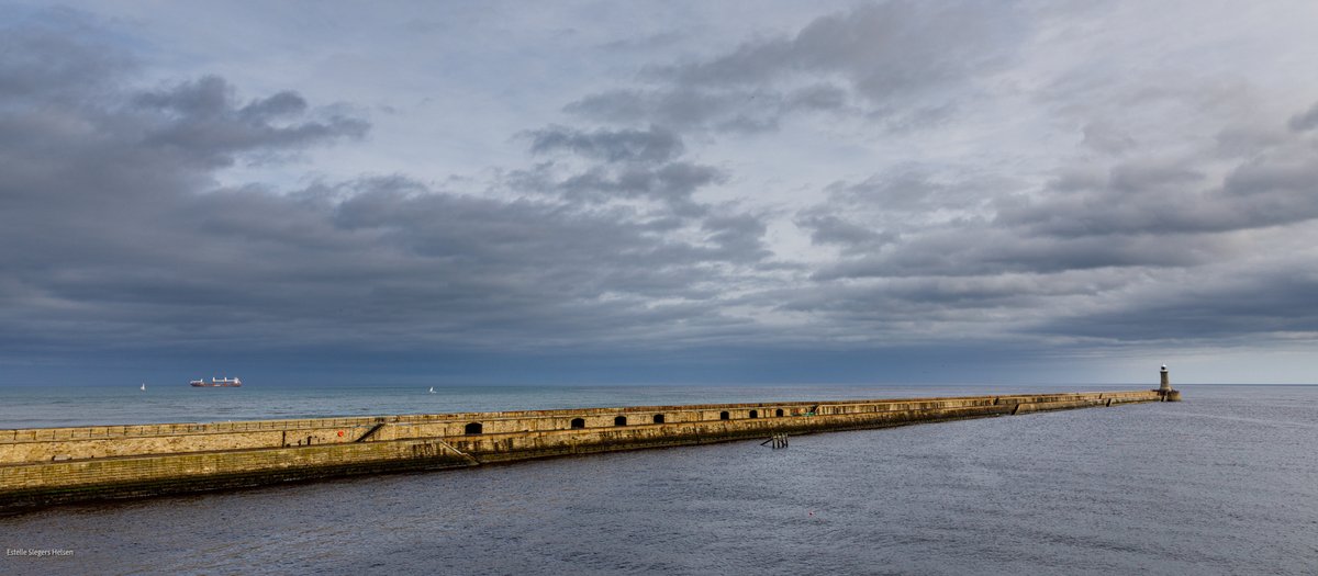 North Pier of River Tyne entrance | Tynemouth, Tyne and Wear, England | 7 October 2023 | 55° 0' 56' N 1° 25' 0' W #england #tyneandwear #tynemouth #rivertyne #tynemouthnorthpier #northsea #northpier #northpiertynemouth #seascape #landscapephotography @TynemouthGossip