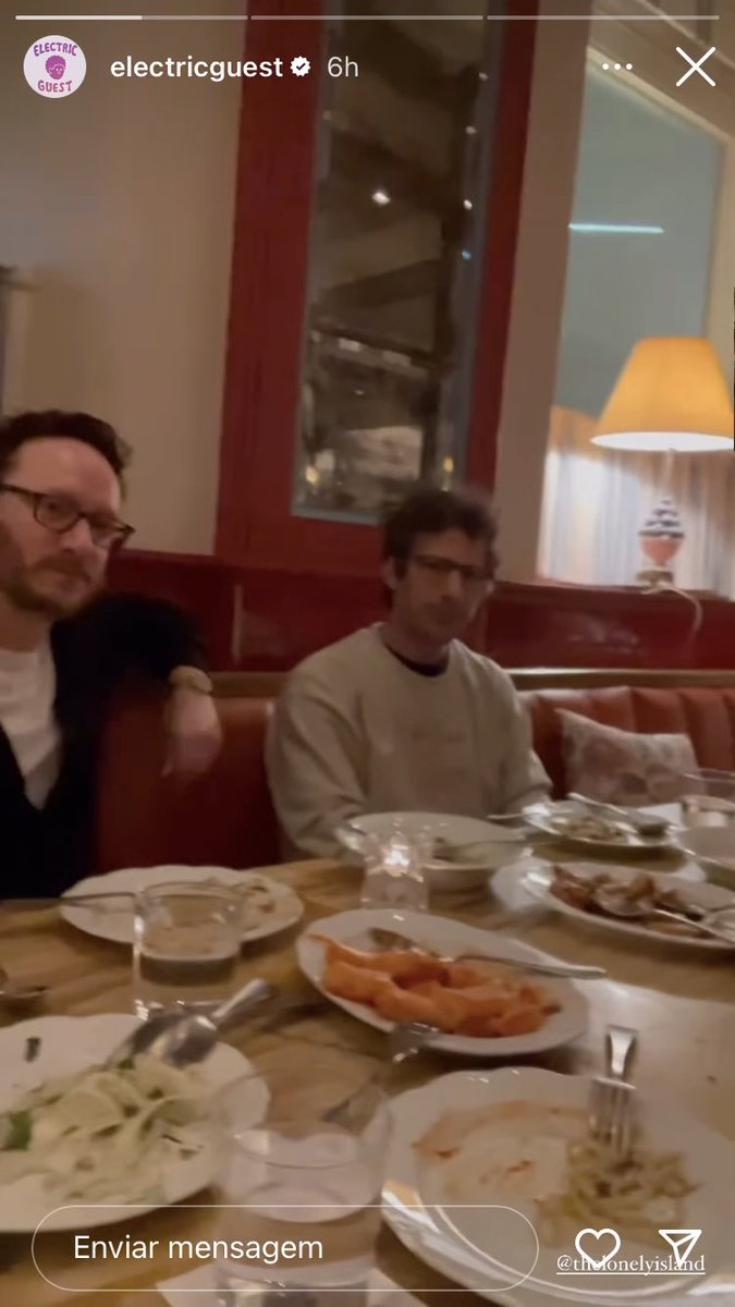 quotesamberg's tweet photo. Hiii guys !! 

Andy looks so excited. he looks like me this friday 😂 https://t.co/l8rnRsRsnO