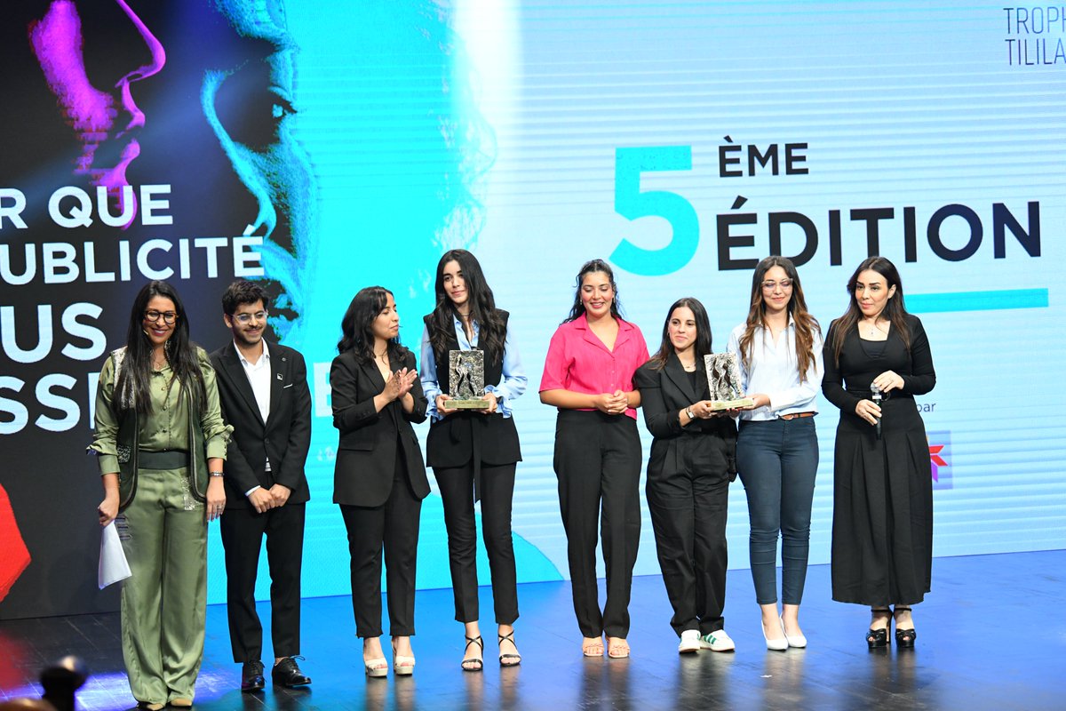 Cpd2M's tweet photo. 👏 Félicitations à nos 2 groupes gagnants en ex aequo qui ont remporté la 3ème édition du prix Tililab, un concours de création publicitaire destiné aux jeunes talents de moins de 30 ans.
@2MInteractive @Radio2M @LionsGeek
#TrophéeTilila #tililab #pub #médias #CPD2M https://t.co/H4k2LkRGvg