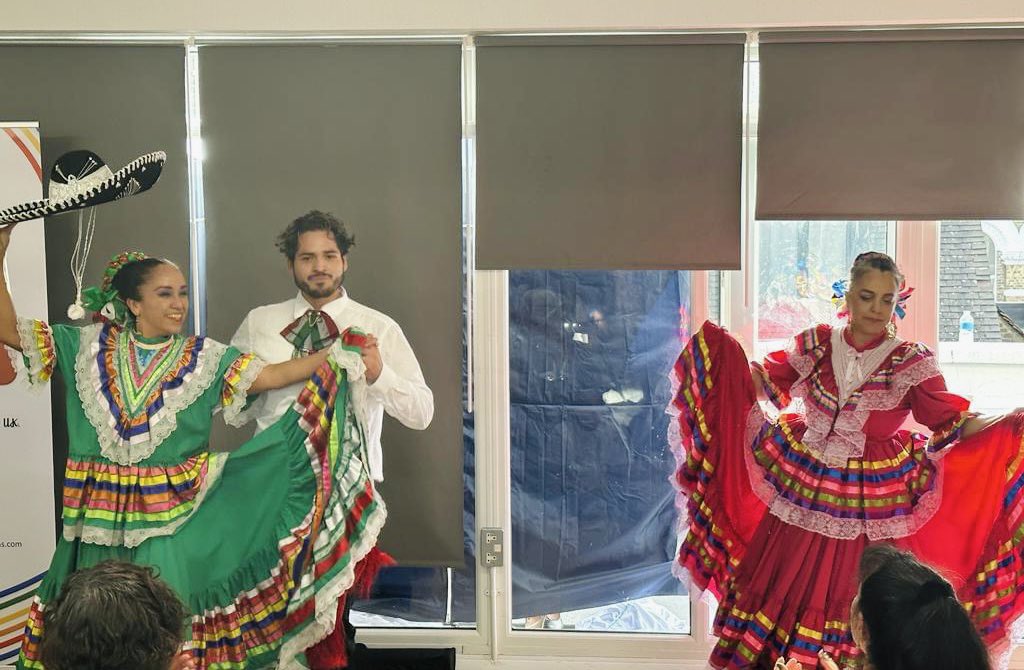 Mestizo Folklore Group en el 40 Aniversario de <a href="/lah_casalatina/">Latin American House</a> 🇬🇧🇲🇽