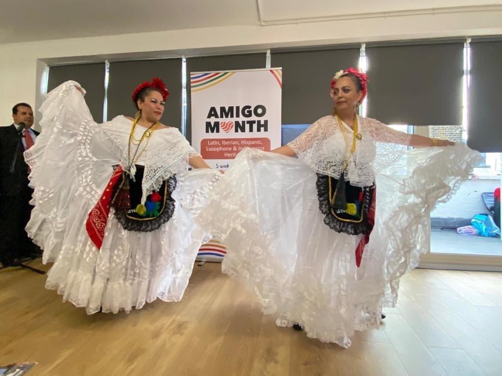 MestizoFolklore's tweet photo. Mestizo Folklore Group en el 40 Aniversario de @lah_casalatina 🇬🇧🇲🇽 https://t.co/6Am4VEy55W