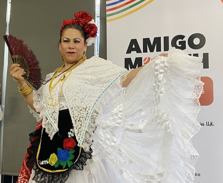 MestizoFolklore's tweet photo. Mestizo Folklore Group en el 40 Aniversario de @lah_casalatina 🇬🇧🇲🇽 https://t.co/6Am4VEy55W