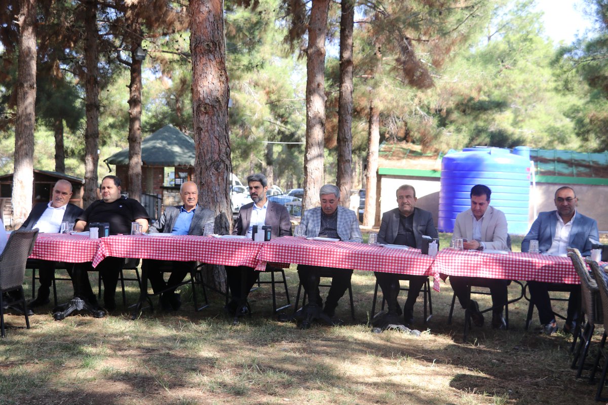 Karakopruresmi's tweet photo. Karaköprü Belediyespor'umuz, Pazar günü karşılaşacağı Kuşadasıspor maçı öncesi moral depoladı. Kırmızı-Siyahlı futbolcular, teknik heyet ve yönetim, bu sabah kahvaltı organizasyonunda bir araya geldi.

#kaldığımızyerden https://t.co/3BV8T8hBrH