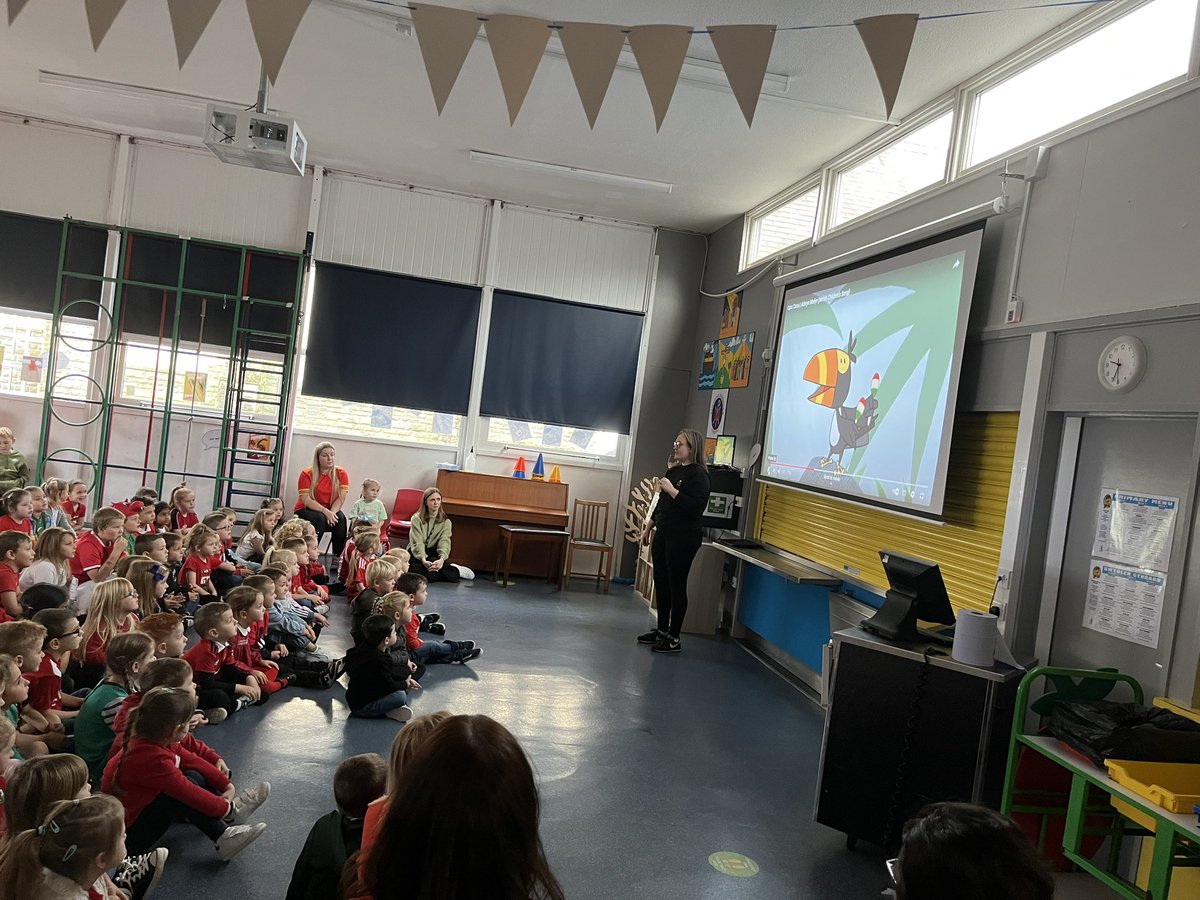 stmarypatrick's tweet image. Diolch to Mared for helping us prepare for the Jambori. We had a fantastic morning singing the songs! @urddmg @CSCJES #jambori2023