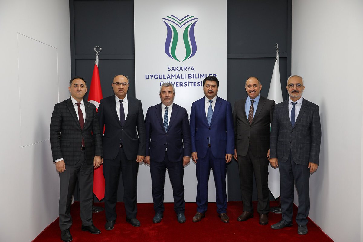 ÖSYM Başkanı Prof. Dr. Bayram Ali Ersoy hocamız üniversitemizi ziyaret etti.

Kendisiyle sınavlar, güncel eğitim meseleleri ve üniversitemize dair birçok konuyu konuştuk. İlgileri ve hoş sohbetleri için kendilerine teşekkür ediyor, çalışmalarında kolaylıklar diliyorum.