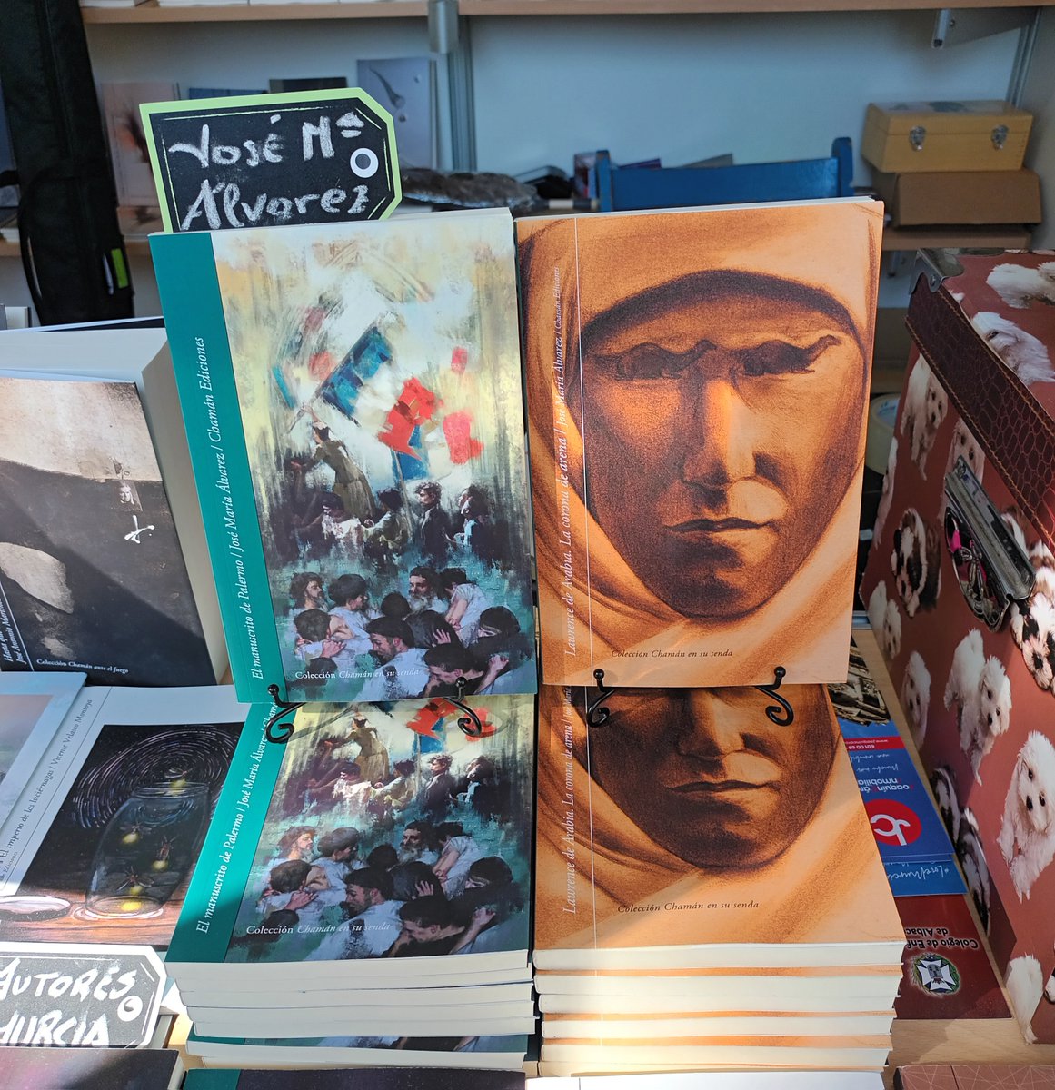 ChamanEdiciones's tweet photo. Hoy en la CASETA 48 (@ed_balduque) estará firmando José María Álvarez su nueva edición del "Museo de Cera" y sus memorias.
En la 37 pueden encontrar dos de sus obras: "Lawrence de Arabia." y "El manuscrito de Palermo".
En #flmu23 #feriadellibromurcia #laferiabonica #novísimos https://t.co/GWQMKkgsXF