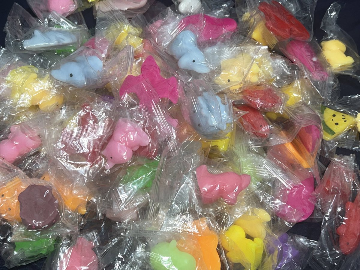 skzwdzcart's tweet photo. Hello hello! I'll be giving Mochi Animal Stress Toys tomorrow at the Hubstop Cafe during 𝙇𝙊𝙑𝙀 𝘼𝙇𝙇 𝙋𝙇𝘼𝙔 event for MinChan✨

See you!! 💖 https://t.co/MR7FX7bZl0