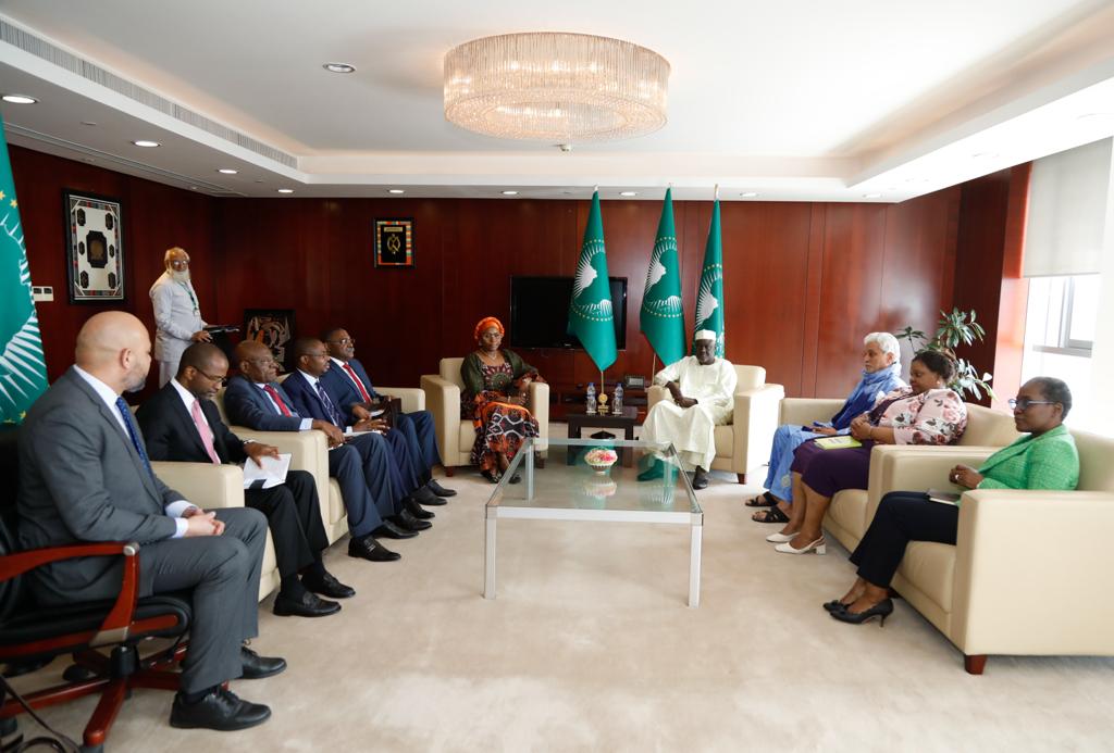 I received H.E. Dr. Dalva Mauricia Calombo Ringote Allen, Minister of State for Social Affairs of #Angola to discuss preparations for the 3rd Biennale of #Luanda &amp; future plans for this key Pan-African Forum for the Culture of Peace, a joint initiative with the AU &amp; <a href="/UNESCO/">UNESCO 🏛️ #Education #Sciences #Culture 🇺🇳</a>.