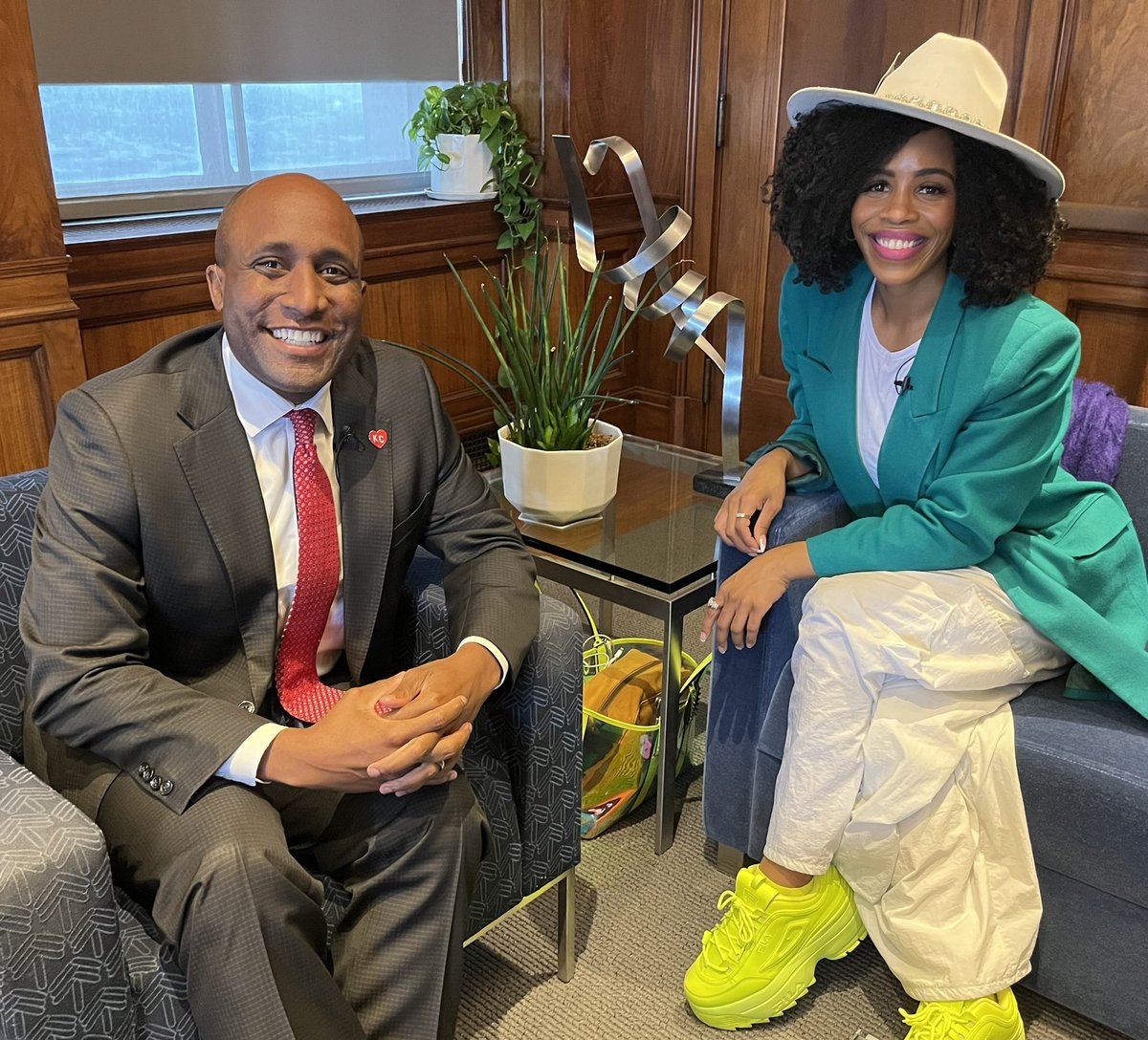 Mayor Q Slides tweet media