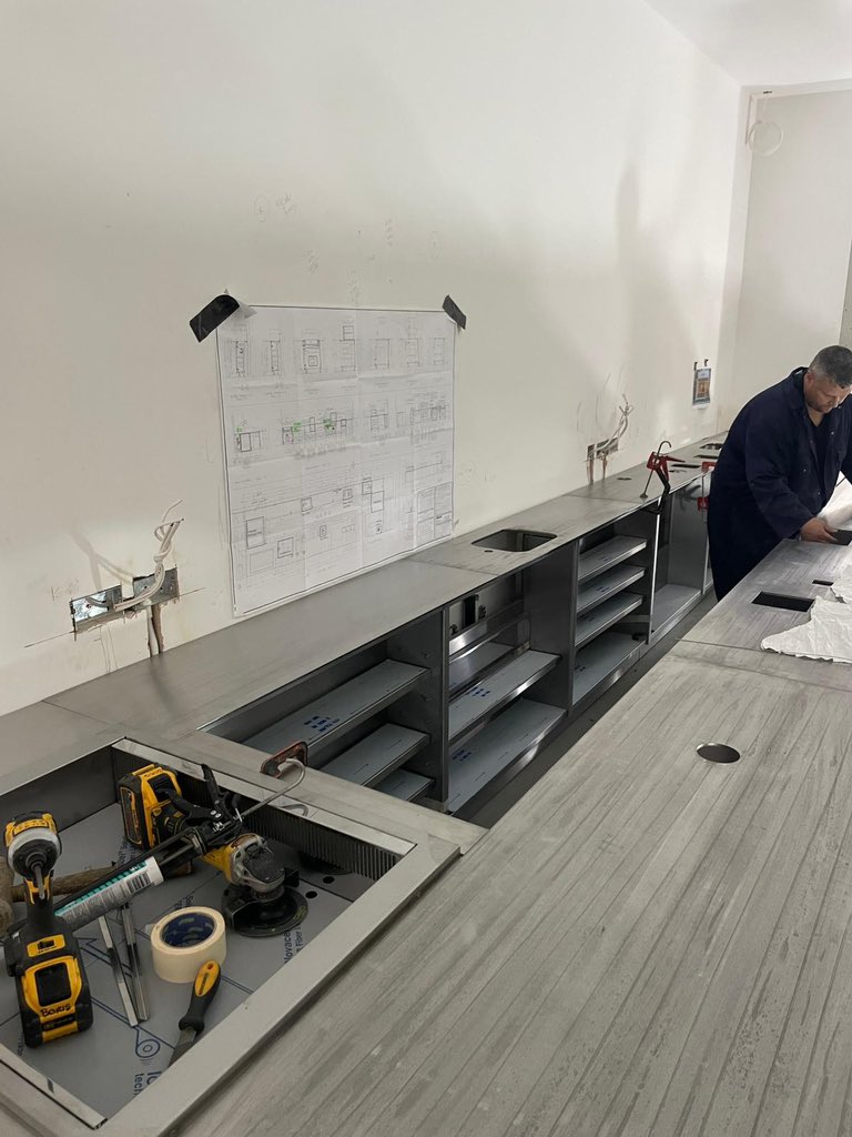 df20design's tweet photo. Kitchen drop………. #commercialkitchen https://t.co/yUkyJ5t9nt