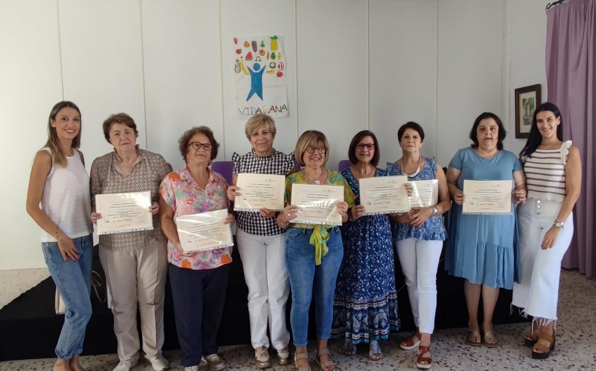 SolidaridadIn's tweet image. 🎓Estamos encantadas de haber entregado los diplomas a las alumnas que han participado en los talleres del #ProgramaCuentaConmigo en Zalamea la Real.
🌟¡Felicidades a todas las participantes por su dedicación y logros! 🚀
@DeZalamealaReal
#Educación  #Talleres #Logros